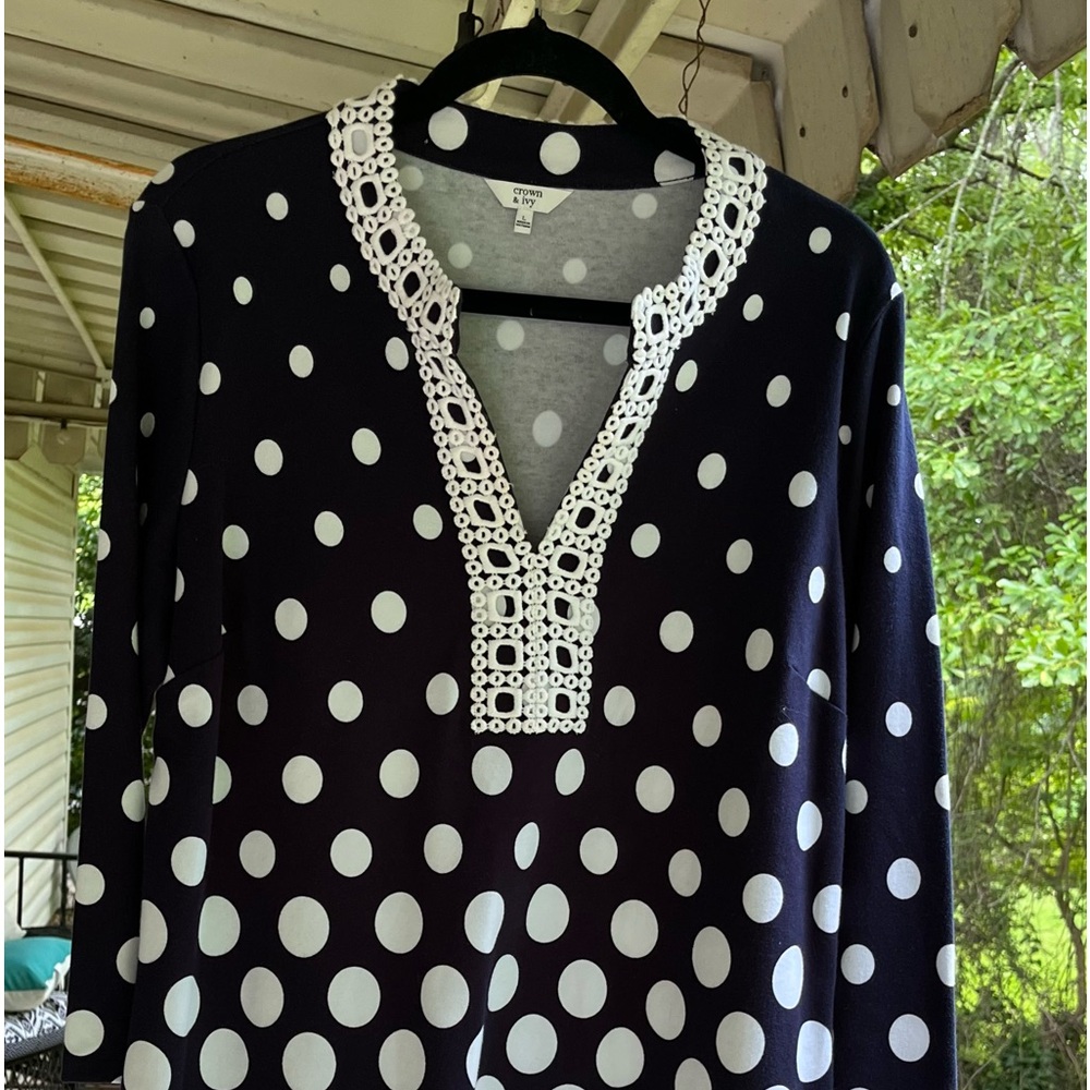 🆕. Crown &Ivy Women’s Navy and white polka dot Top size L. FC